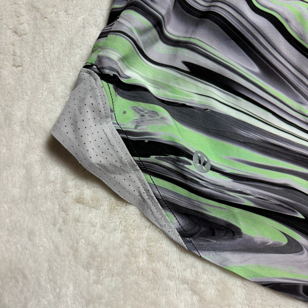 Lululemon Women's Hotty Hot High Rise Shorts 4" Size 4 Special Edition Green - Picture 8 of 10
